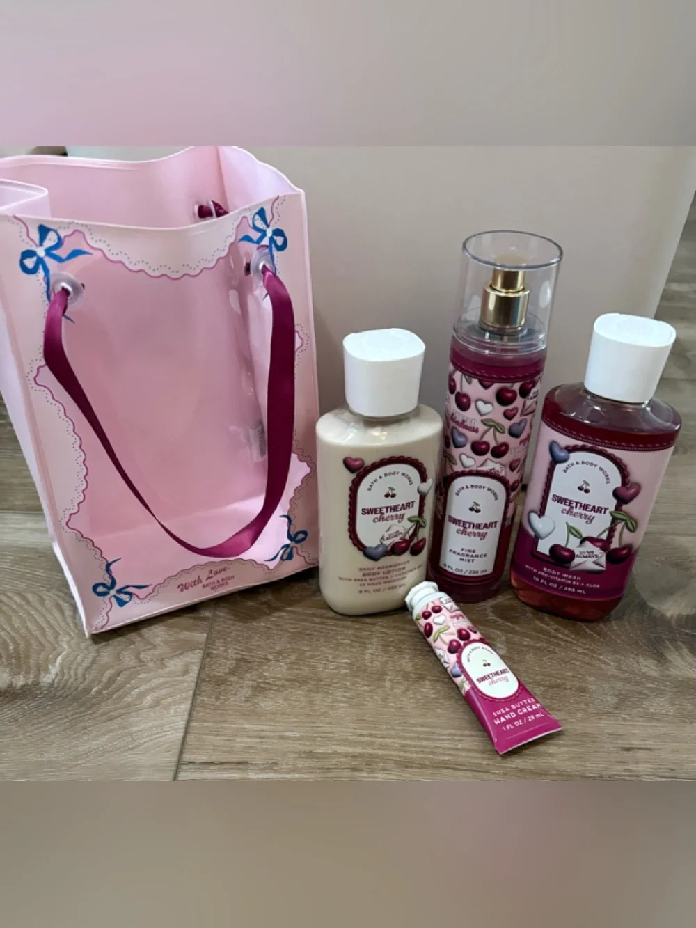 BATH & BODY WORKS 4 Piece Gift Set SWEETHEART CHERRY Lotion, Mist, Wash, + NEW